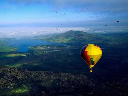 بالن ها در آسمان شهر