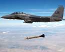 جنگنده f-15 در حال انداختن بمب