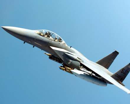 جنگنده f-15 در حال اوج گيري