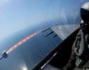 تصوير زيبا از کابين خلبان در حال پرواز و شليک موشک