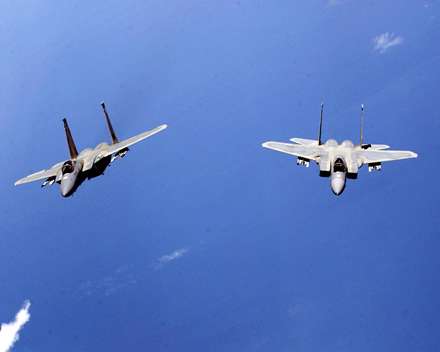 تصوير زيبا از پرواز دو جنگنده f-15