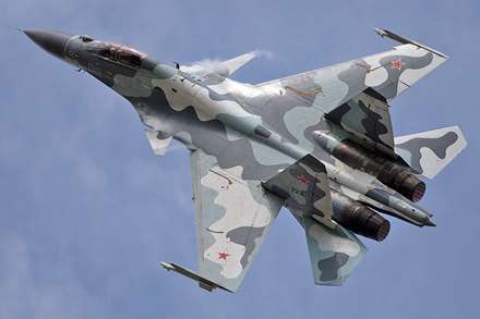 جنگنده سوخوي 30 درحال مانور هوايي