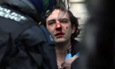 تظاهرات دانشجويان انگليسي عليه سياست هاي دولت اين کشور