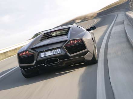 نماي چراغ ها و سپر عقب اتومبيل لامبورگيني Reventon-2011