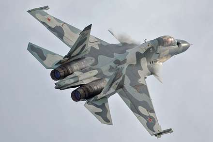 جنگنده سوخوي 30 درحال مانور هوايي