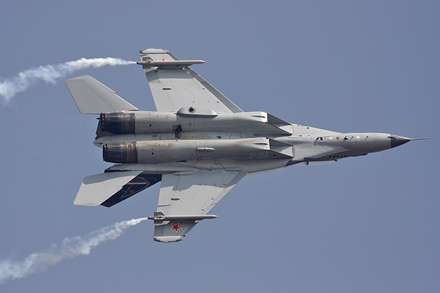 تصوير زير جنگنده ميگ 35 در حال مانور هوايي