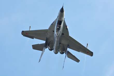 جنگنده ميگ 35 بر فراز ابرها