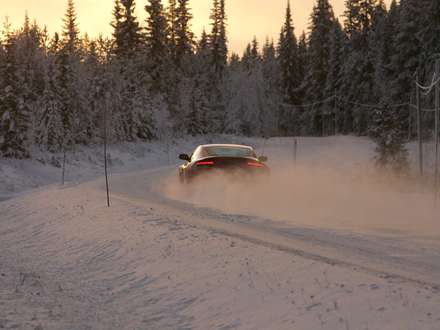 نماي اتومبيل استون مارتين V8-Vantage-2020