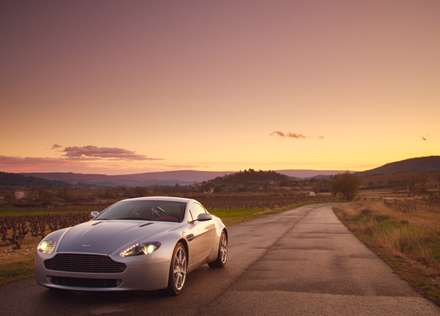 نماي شتاب اتومبيل استون مارتين V8- Vantage-2019