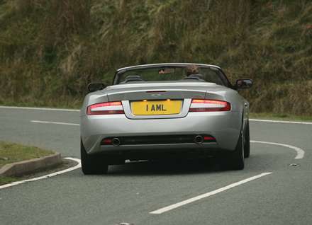 نماي اگزوزها و صندوق عقب  اتومبيل استون مارتين DB9- Volante-2046