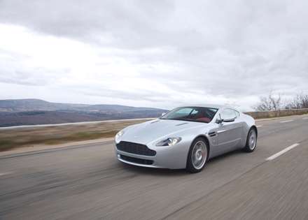 نماي شتاب  اتومبيل استون مارتين V8- Vantage-2010