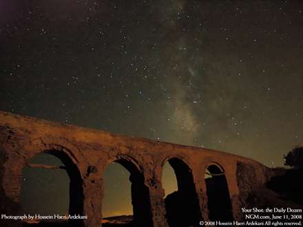 پل قديمي آبراه وآسمان پر ستاره