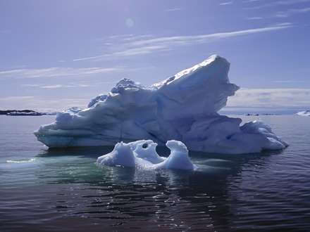 کوه يخ در آب