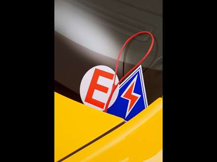 نماي آرم  اتومبيل استون مارتين V8- Vantage-N24-2038