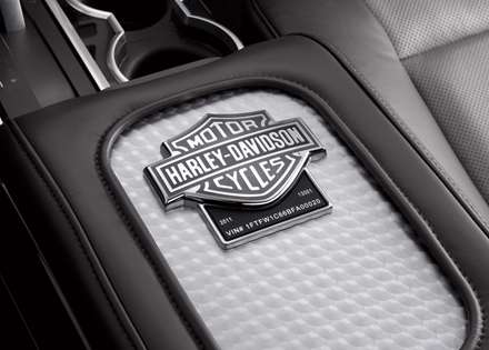 نماي آرم اتومبيل فورد - F - 150-Harley - Davidson- 2011