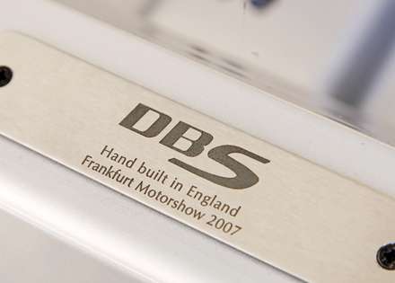 نماي آرم اتومبيل استون مارتين DBS -2095