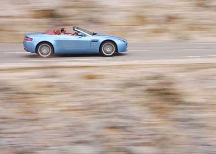 نماي سرعت اتومبيل استون مارتين V8- Vantage-رهنورد-2015