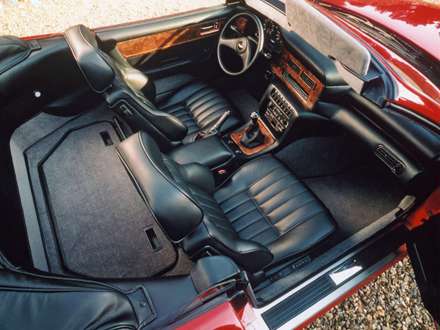 نماي سيستم فرمان و صندلي هاي اتومبيل استون مارتين  V8-Volante-1978
