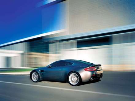 نماي سرعت اتومبيل استون مارتين V8-Vantage-2051