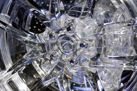 تصاويري از يک لکسوس کريستالي