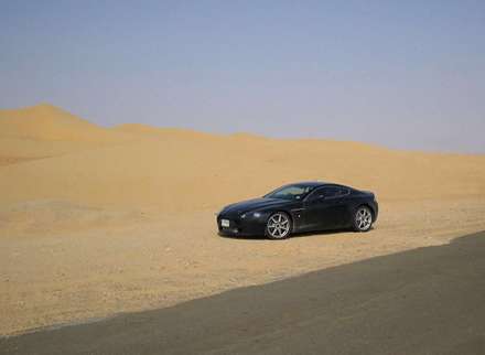 نماي اتومبيل استون مارتين V8-Vantage-2010