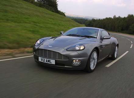 نماي سرعت  اتومبيل استون مارتين V12-Vanquish-2015