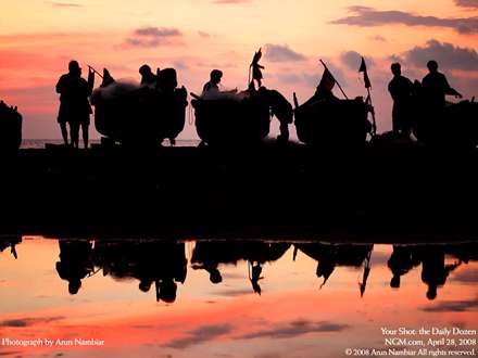 ماهيگران هندي درهنگام غروب آفتاب