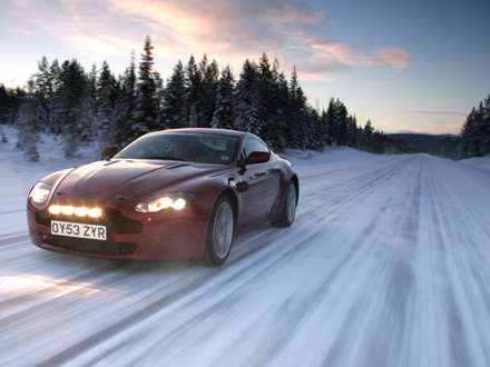 نماي اتومبيل استون مارتين V8-Vantage-2006