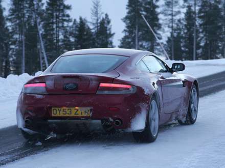 نماي اتومبيل استون مارتين V8-Vantage-2048