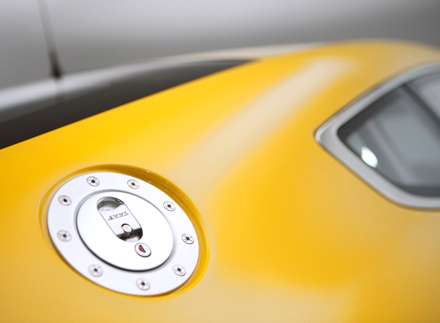 نماي  مخزن سوخت اتومبيل استون مارتين V8- Vantage-N24-2037