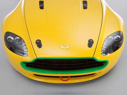 نماي سپر و کاپوت جلوي  اتومبيل استون مارتين V8- Vantage-N24-2033