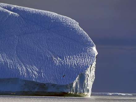 کوه يخ در آب