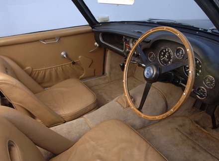 نماي  فرمان و صندلي هاي اتومبيل استون مارتين  DB4- GT-Zagato-1961