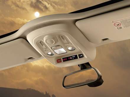 نماي داخلي سقف و آيينه جلوي اتومبيل سيتروئن -C4-2011