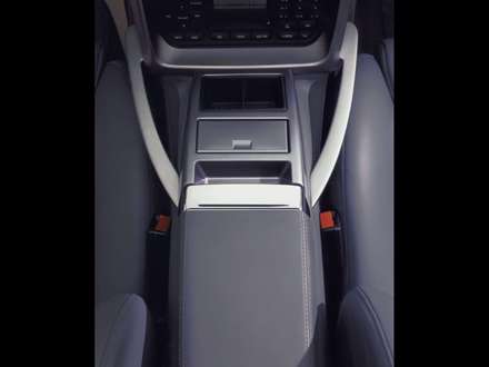 نماي کنسول  اتومبيل استون مارتين V12-Vanquish-2008