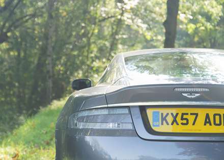 نماي چراغ و صندوق عقب اتومبيل استون مارتين DBS -2082