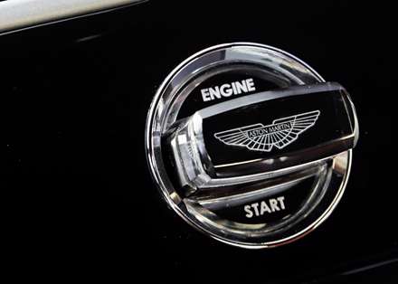 نماي آرم اتومبيل استون مارتين DBS -2104