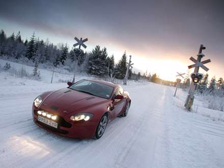 نماي اتومبيل استون مارتين V8-Vantage-2029