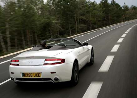 نماي شتاب  اتومبيل استون مارتين V8- Vantage-رهنورد-2018