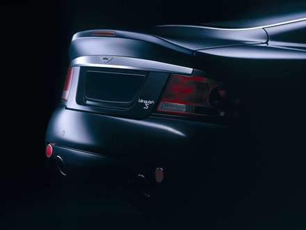 نماي سپر و صندوق عقب اتومبيل استون مارتين Vanquish-S-V12-2052