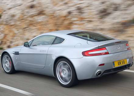 نماي سرعت اتومبيل استون مارتين V8- Vantage-2032