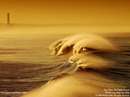 موج دريا در هنگام طلوع آفتاب