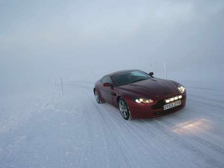 نماي اتومبيل استون مارتين V8-Vantage-2016