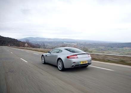 نماي سرعت اتومبيل استون مارتين V8- Vantage-2033