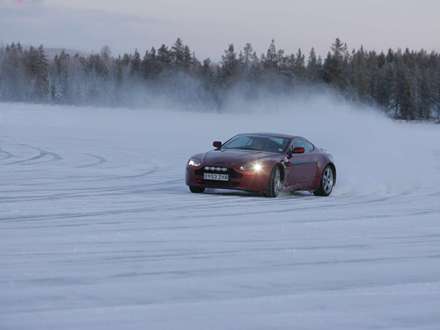 نماي اتومبيل استون مارتين V8-Vantage-2043