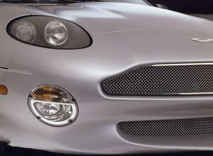 نماي چراغ و سپر جلوي  اتومبيل استون مارتين DB7-Vantage-2002