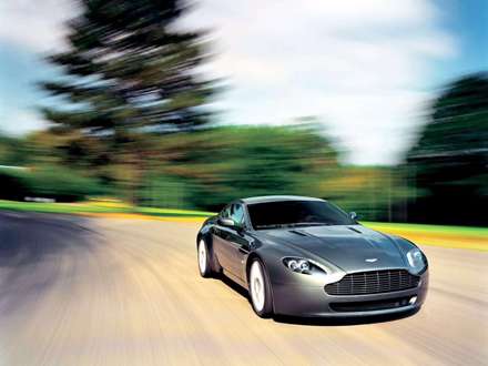 نماي سرعت  اتومبيل استون مارتين V8-Vantage-2025