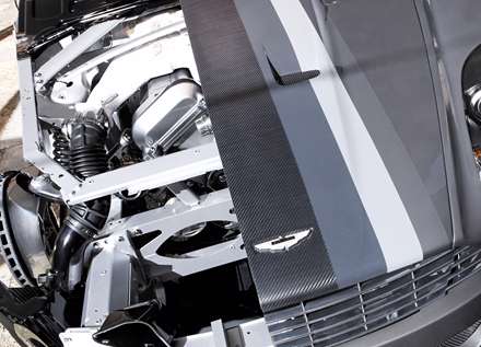 نماي اسکلت داخلي کاپوت جلوي اتومبيل استون مارتين DBS -2038