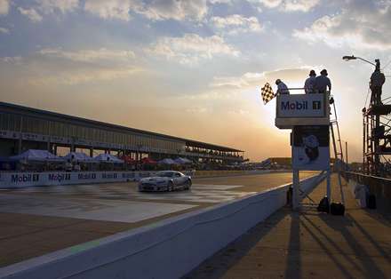 نماي اتومبيل استون مارتين DBR9-2005