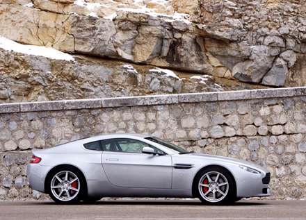 نماي سرعت اتومبيل استون مارتين V8- Vantage-2009